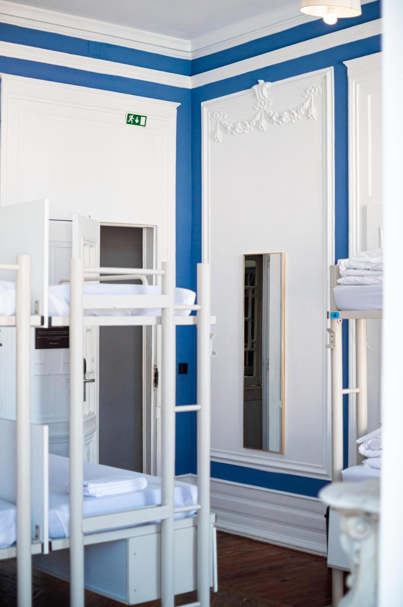 10-Bed Mixed Dormitory Room
