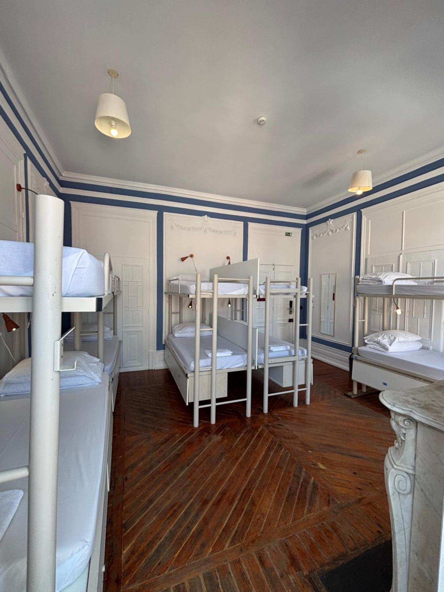 10-Bed Mixed Dormitory Room